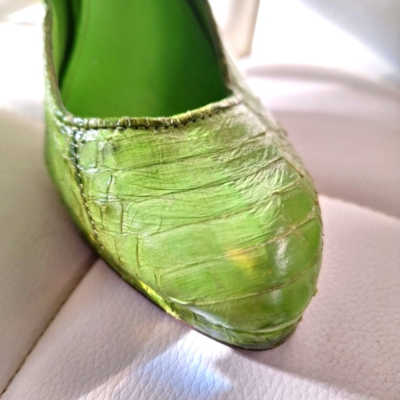 Lauren Ralph Lauren | Kailee Snakeskin Embossed Platform Pumps - Lime Green - Picture 2 of 13